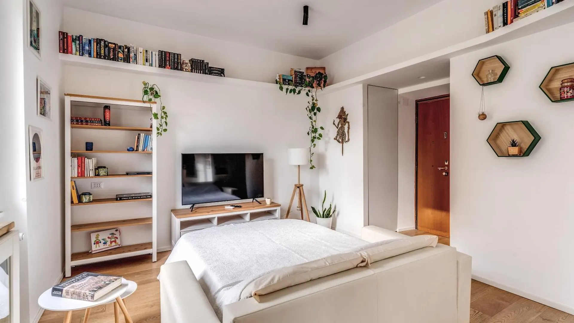 Bright Apartment Near Metro - Cardinals Retreat Rome Italy