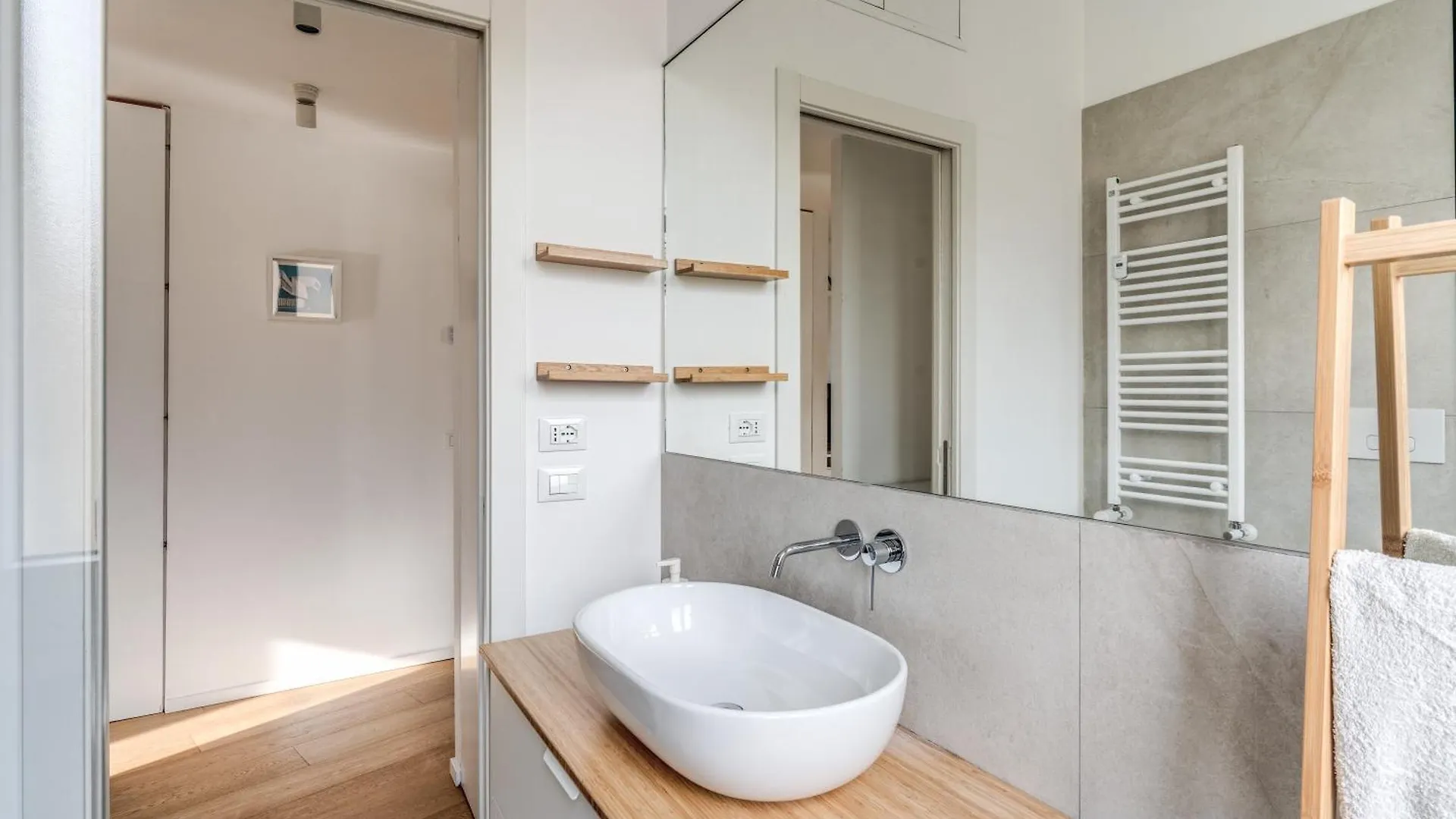 Bright Apartment Near Metro - Cardinals Retreat Rome