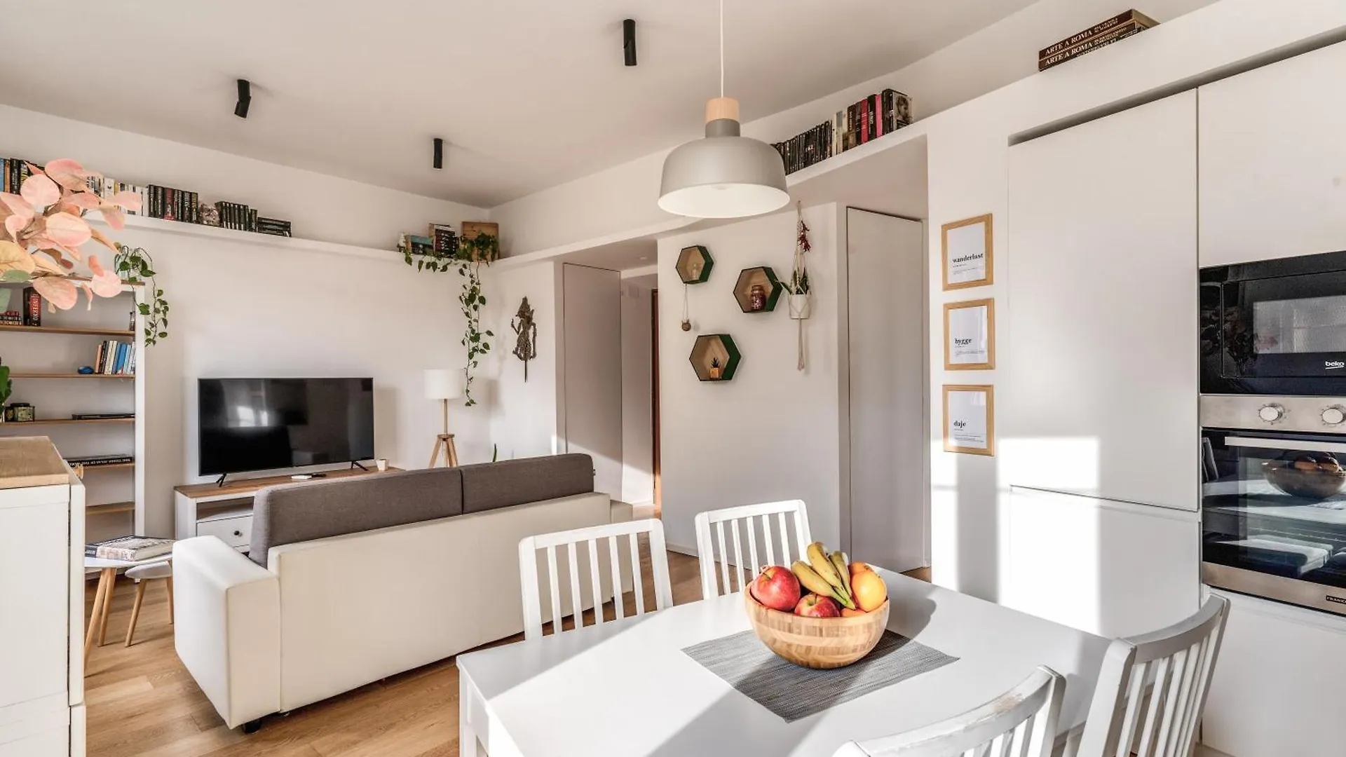 Bright Apartment Near Metro - Cardinals Retreat Rome Italy