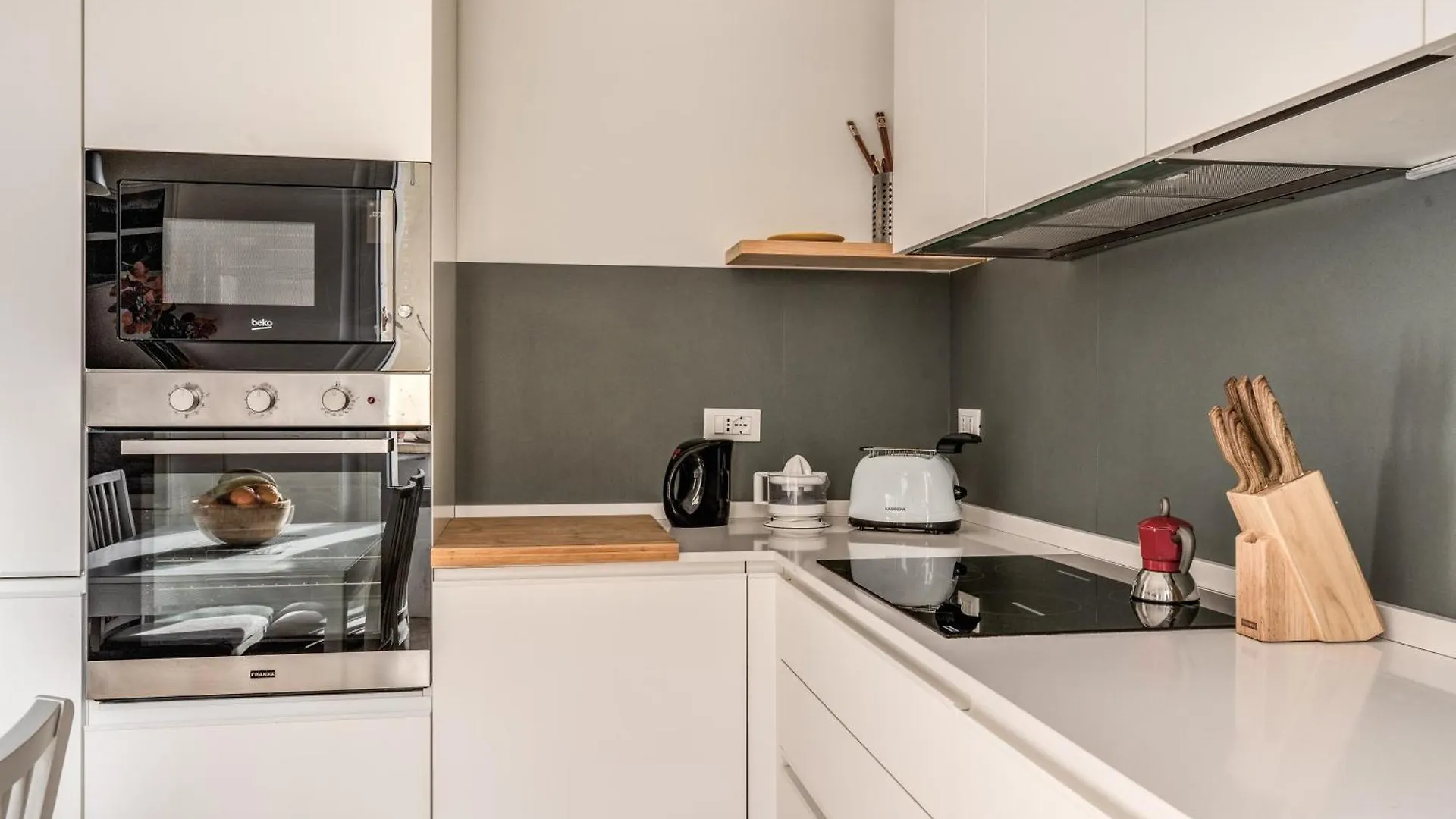 Bright Apartment Near Metro - Cardinals Retreat Rome Italy