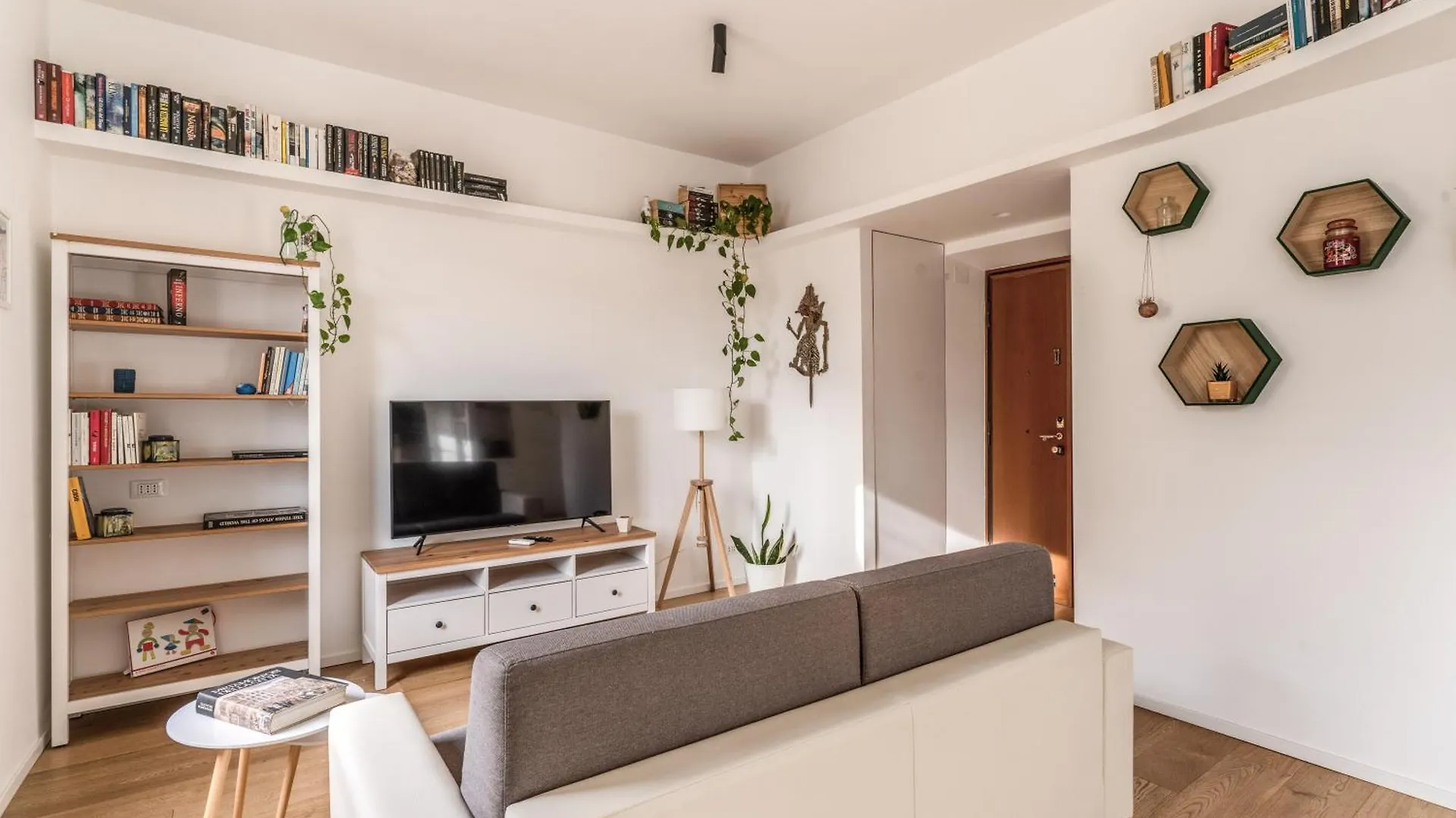 Bright Apartment Near Metro - Cardinals Retreat Rome