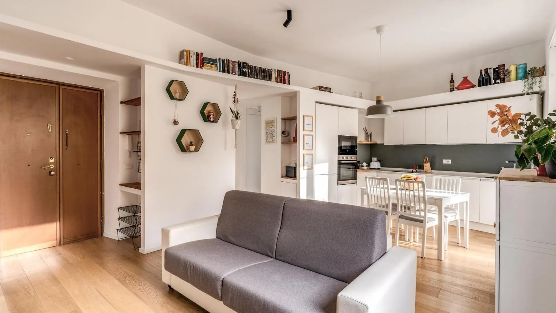 Bright Apartment Near Metro - Cardinals Retreat Rome